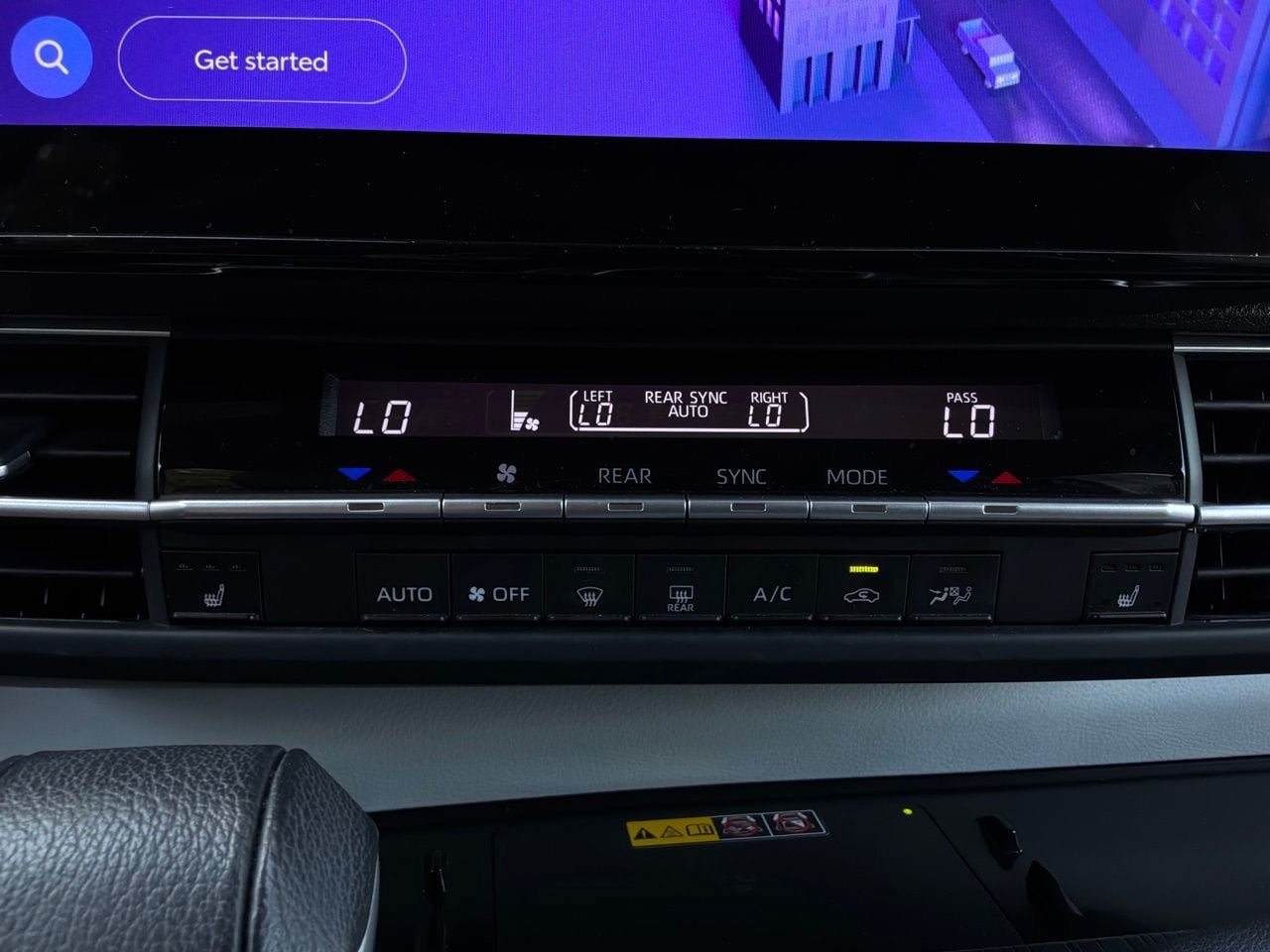 Used 2025 Toyota Sienna XLE FWD image 34