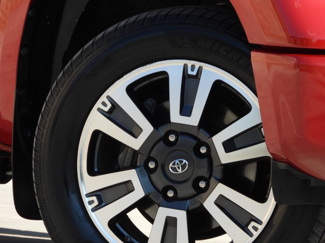 Used 2018 Toyota Tundra CrewMax SR5 w/ TRD Sport Package RWD image 21