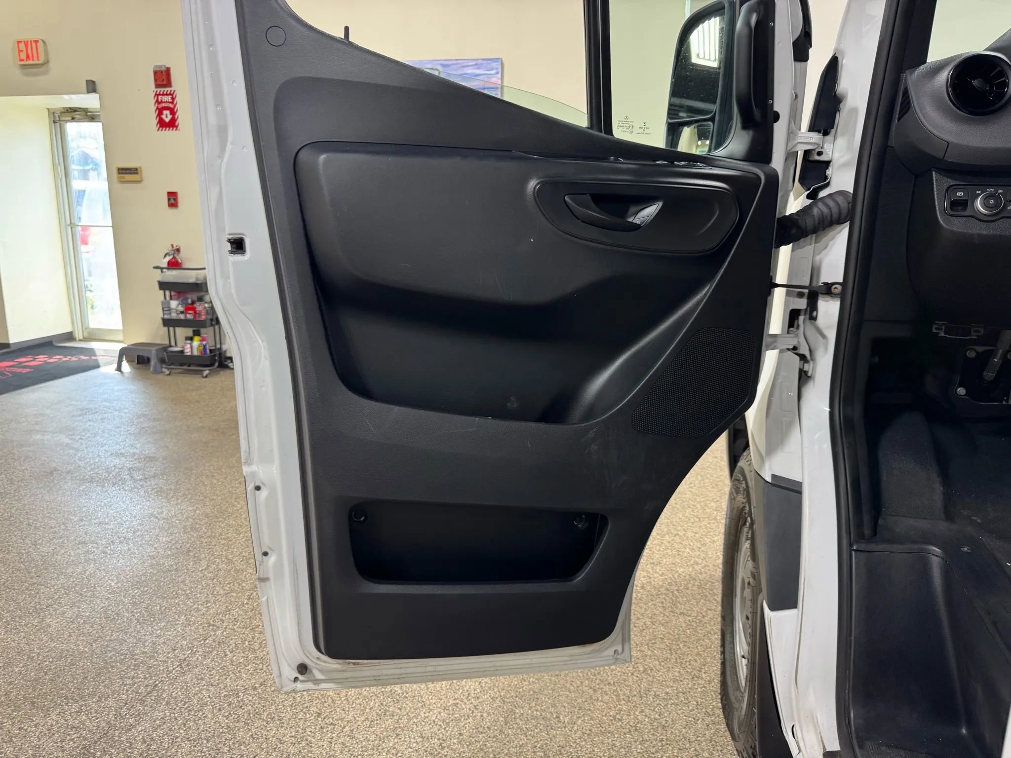 Used 2020 Mercedes-Benz Sprinter 2500 image 23