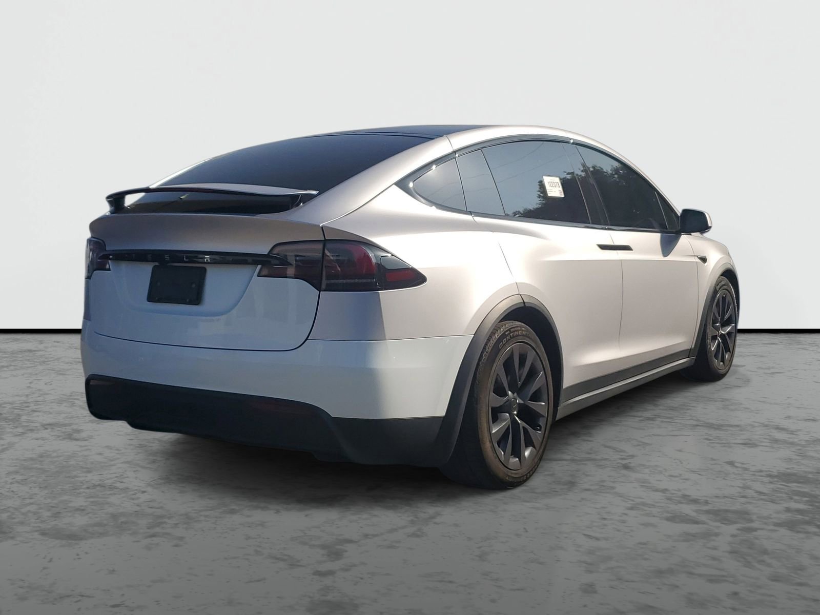 Used 2023 Tesla Model X Plaid image 4