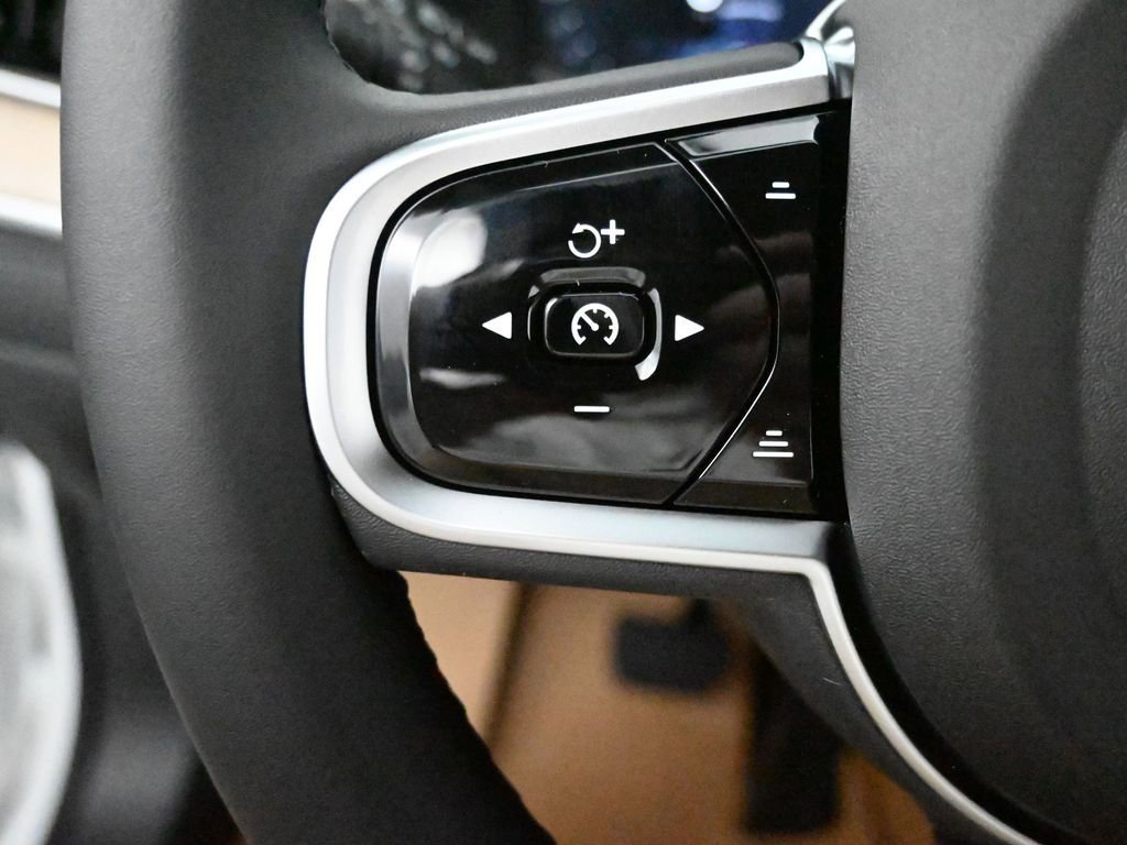 New 2026 Volvo XC90 B5 Plus w/ Protection Package image 17