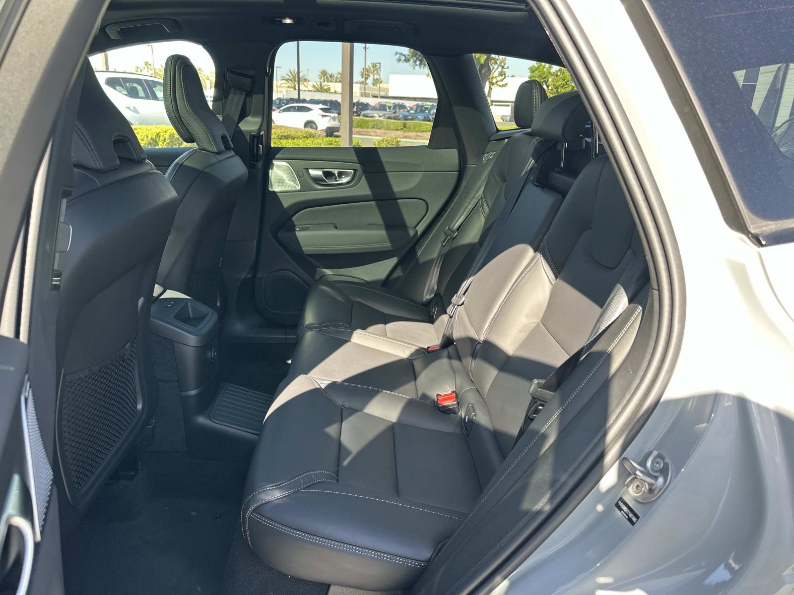 New 2026 Volvo XC60 T8 Ultra w/ Climate Package AWD/4WD image 17