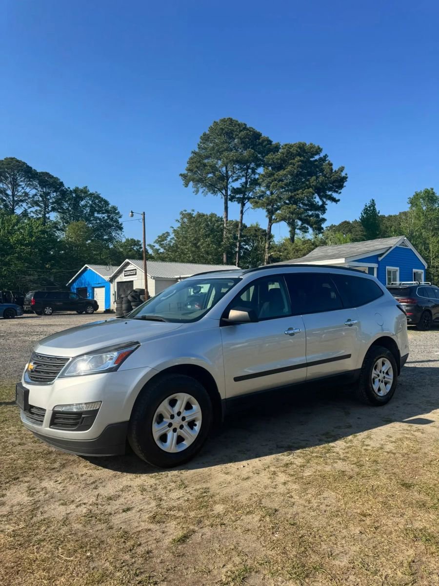Used 2017 Chevrolet Traverse LS FWD image 5