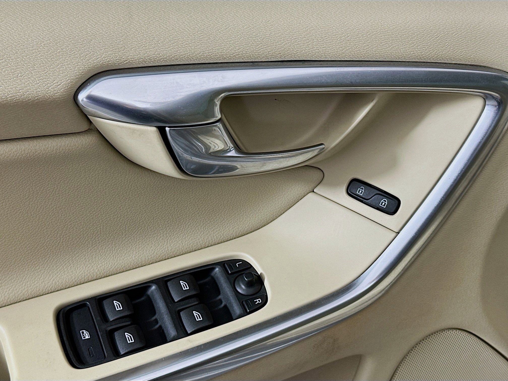 Used 2015 Volvo XC60 T6 image 15