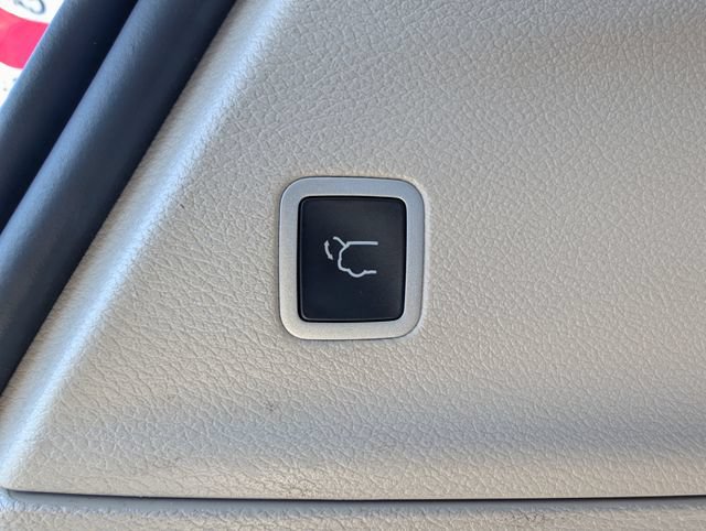 Used 2024 Chrysler Pacifica Touring-L FWD image 22