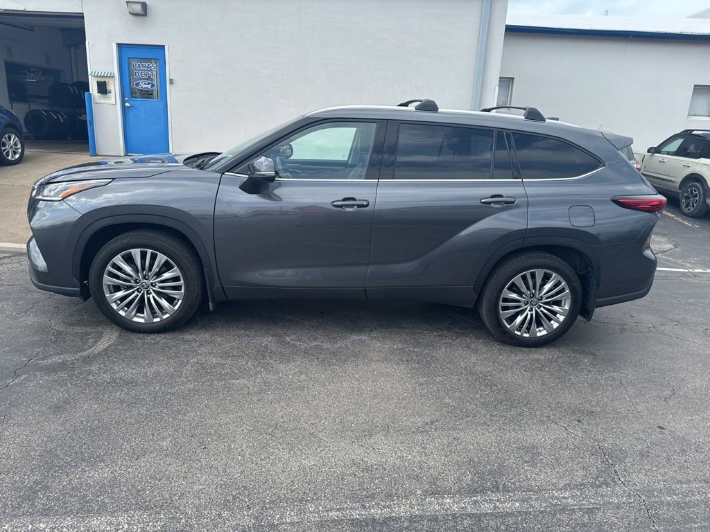 Used 2023 Toyota Highlander Platinum image 6