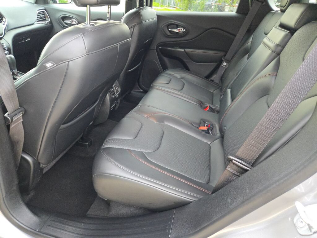 Used 2019 Jeep Cherokee Trailhawk AWD/4WD image 20