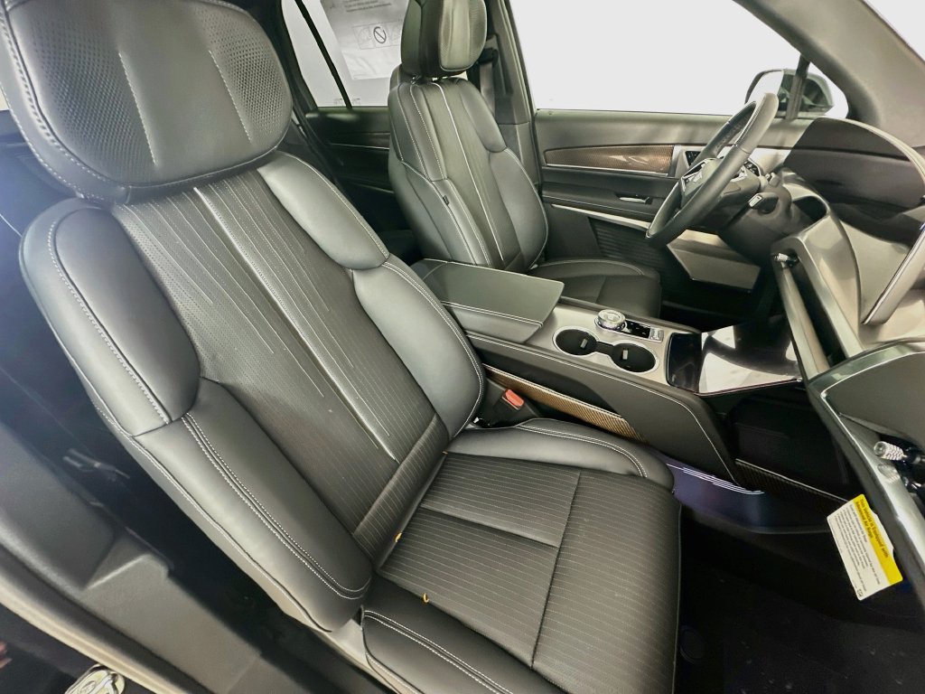 New 2027 Cadillac Vistiq Sport w/ LPO, Floor Liner Package AWD/4WD image 35
