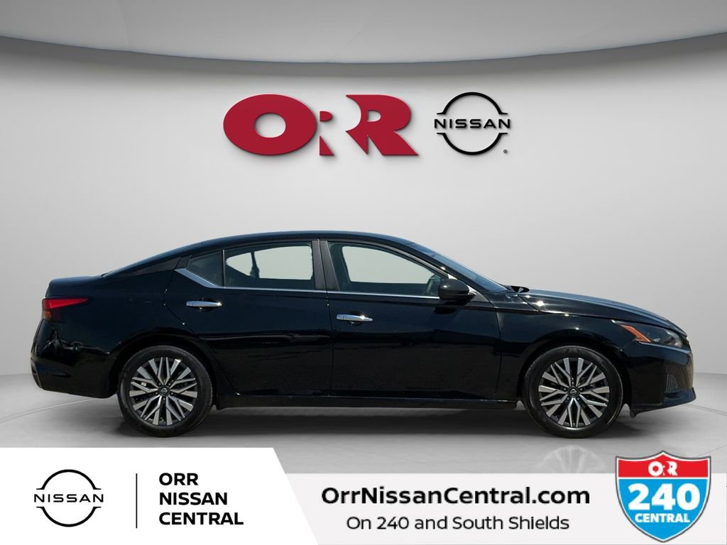 Used 2025 Nissan Altima 2.5 SV FWD image 4