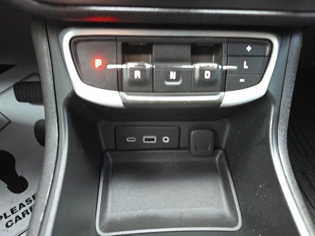 Used 2024 GMC Terrain SLE w/ Driver Convenience Package image 32