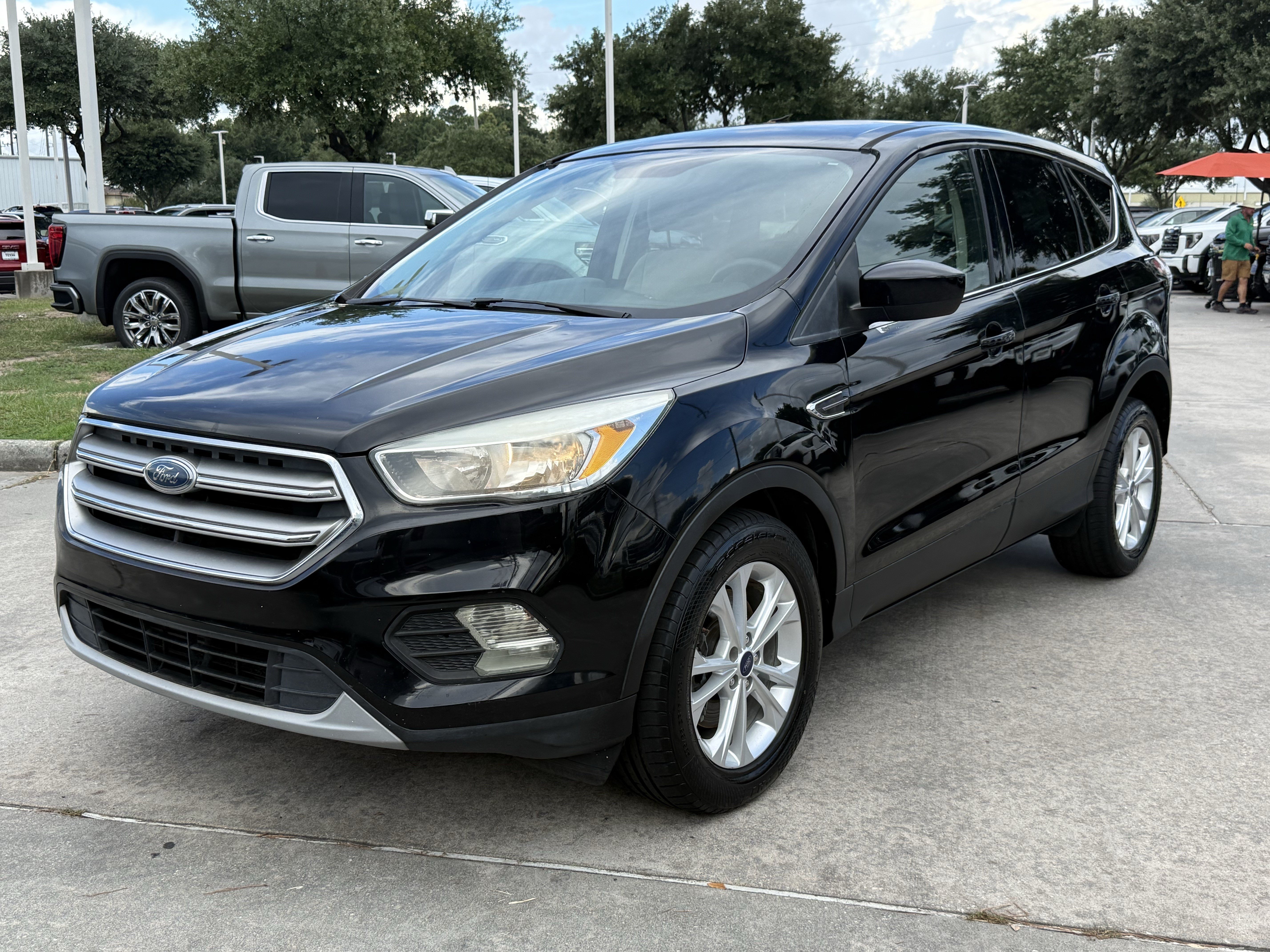 Used 2017 Ford Escape SE FWD image 9