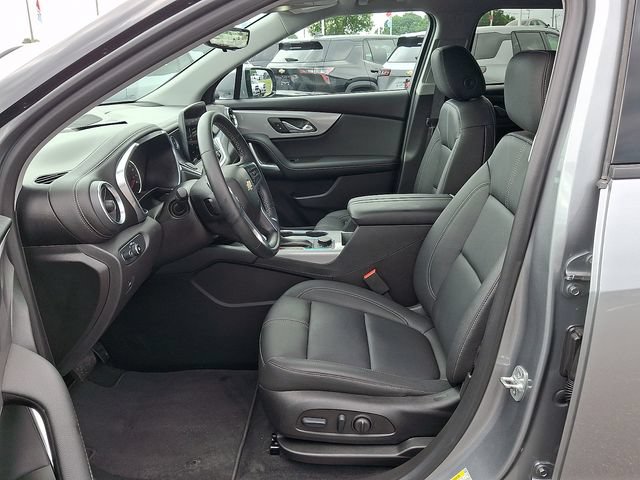 Used 2025 Chevrolet Blazer LT w/ Sound & Technology Package FWD image 10