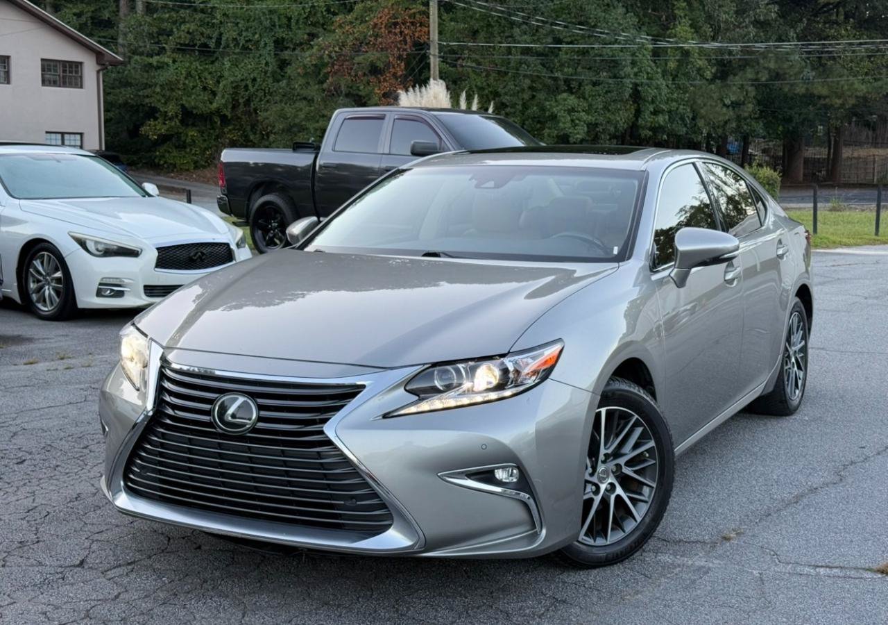 Used 2017 Lexus ES 350 w/ Luxury Package FWD image 4