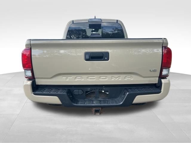 Used 2018 Toyota Tacoma TRD Sport AWD/4WD image 4