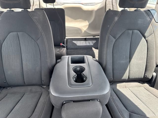 Used 2017 Chrysler Pacifica Touring FWD image 32