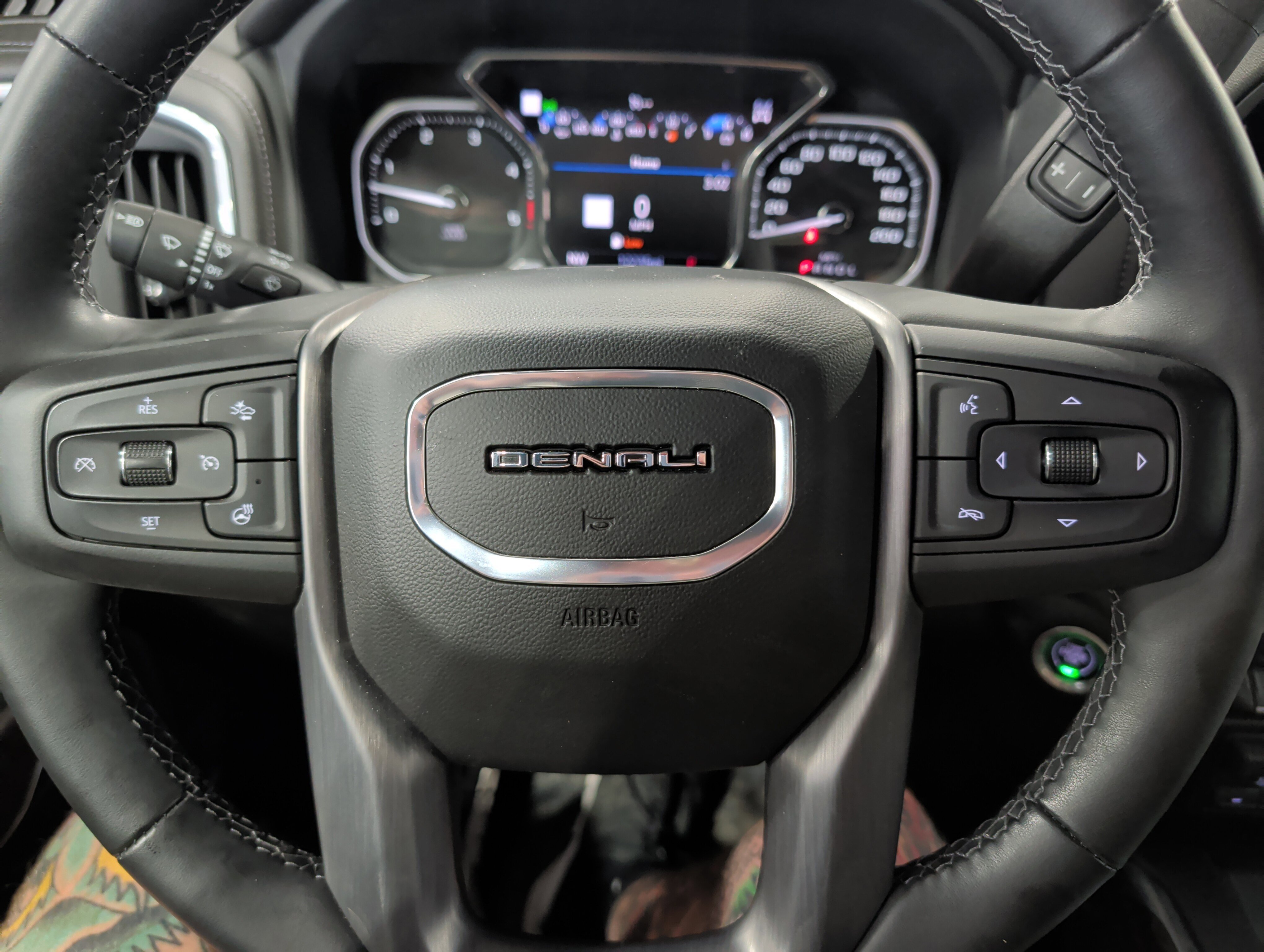 Used 2023 GMC Sierra 2500 Denali image 10