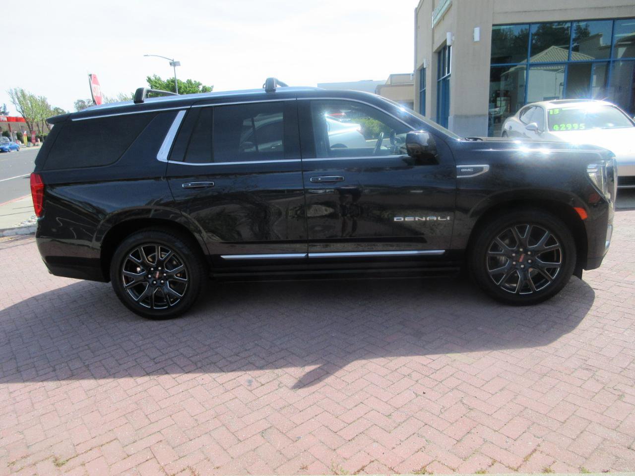 Used 2024 GMC Yukon Denali w/ Advanced Technology Package image 96