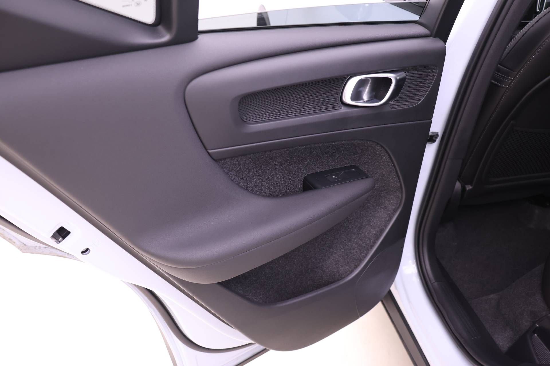 New 2026 Volvo XC40 B5 Plus AWD/4WD image 23