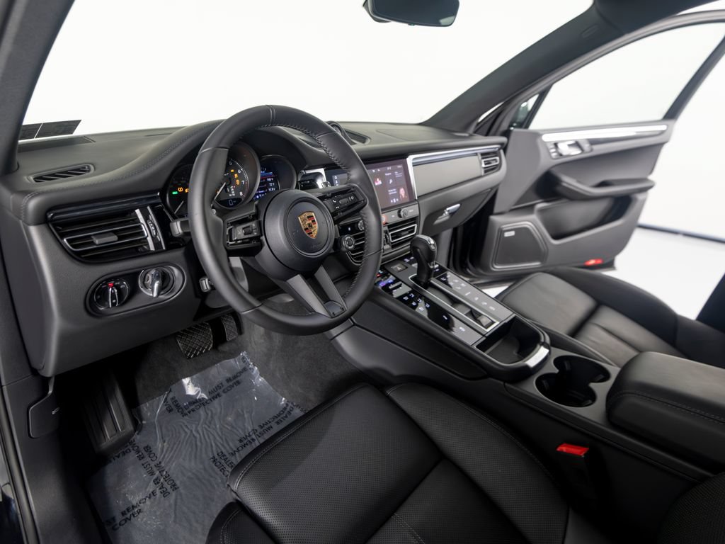 Certified 2026 Porsche Macan Turbo AWD/4WD image 4
