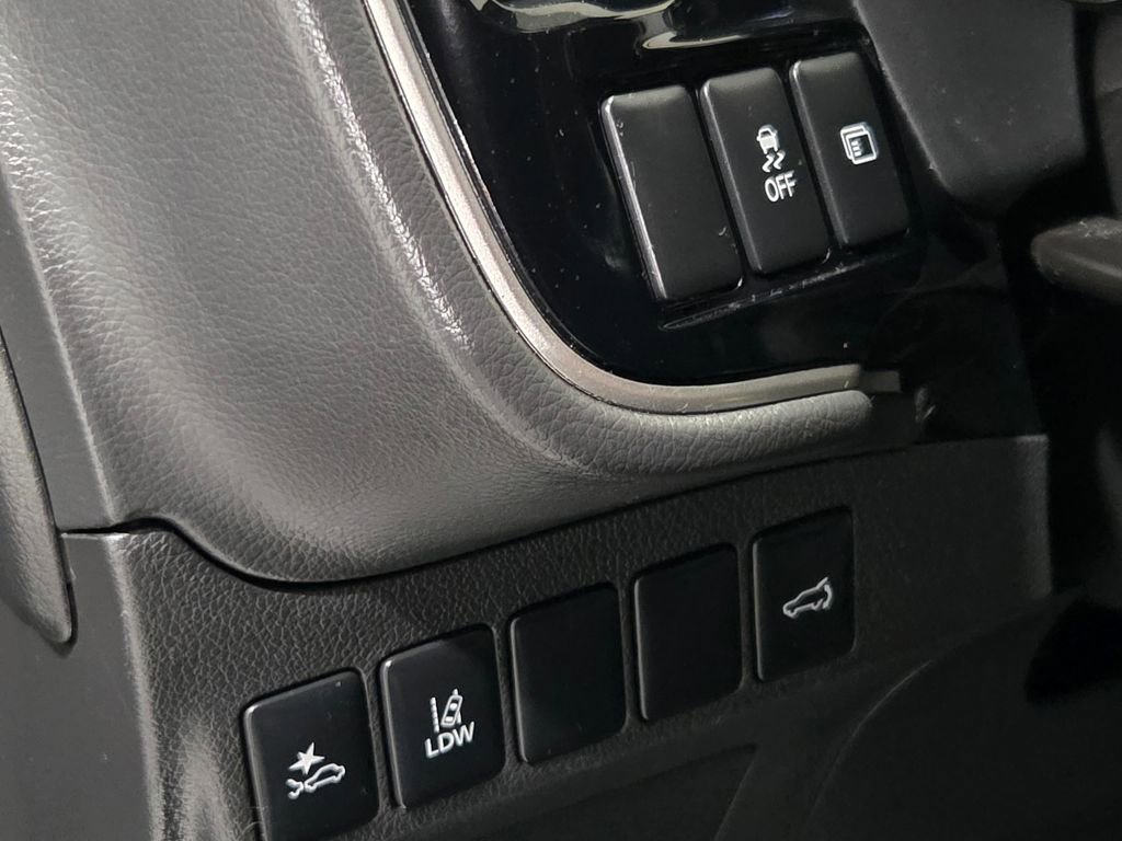 Used 2020 Mitsubishi Outlander SEL image 25