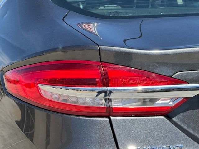 Used 2018 Ford Fusion SE w/ Fusion SE Technology Package image 11