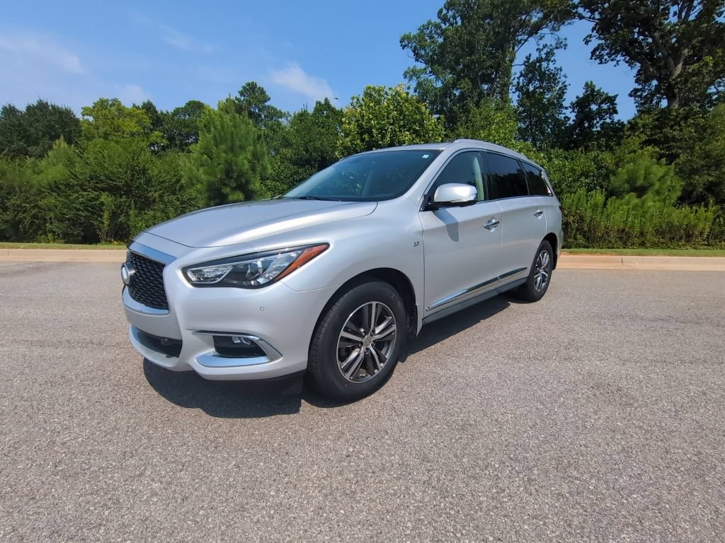 Used 2017 INFINITI QX60 Luxe w/ Premium Plus Package AWD/4WD image 3