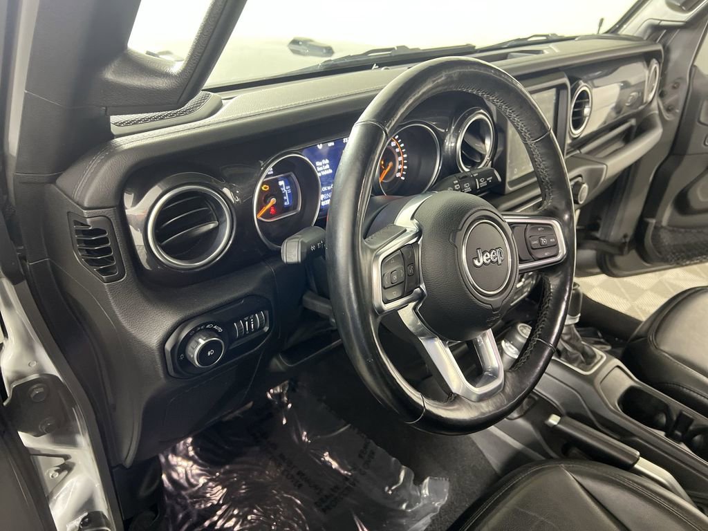 Used 2020 Jeep Wrangler Unlimited Sahara image 11