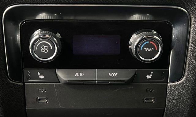 Used 2025 Chevrolet Suburban Premier AWD/4WD image 45