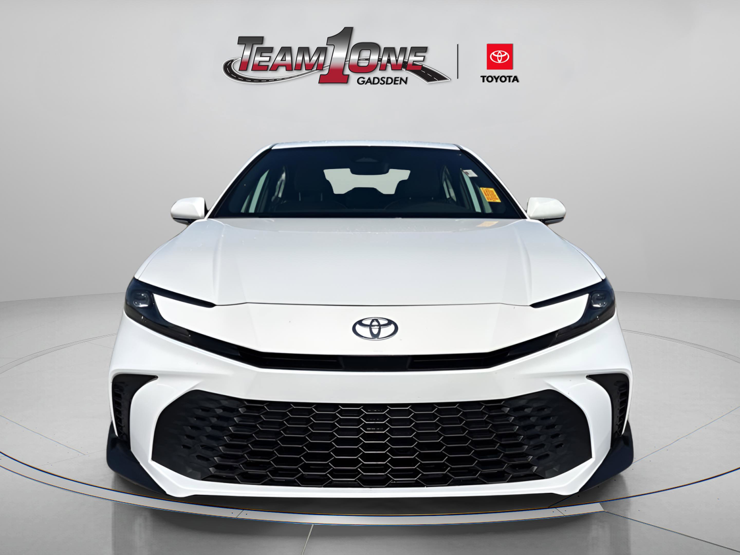 Used 2025 Toyota Camry SE image 4