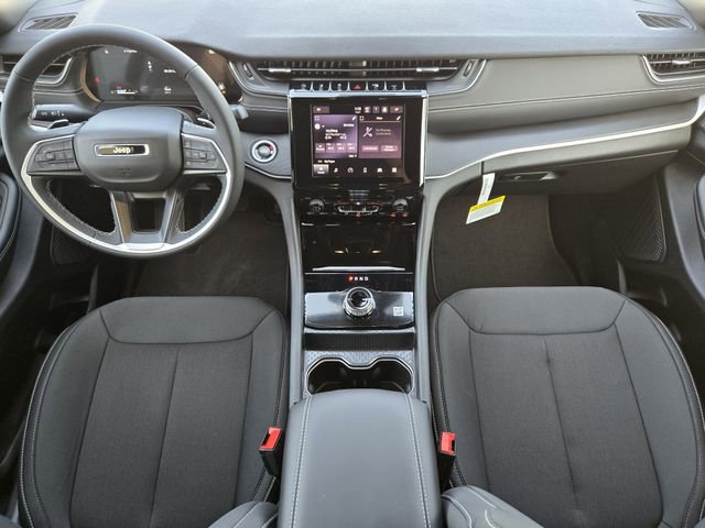 New 2025 Jeep Grand Cherokee Laredo w/ MOPAR Finishing Package RWD image 18