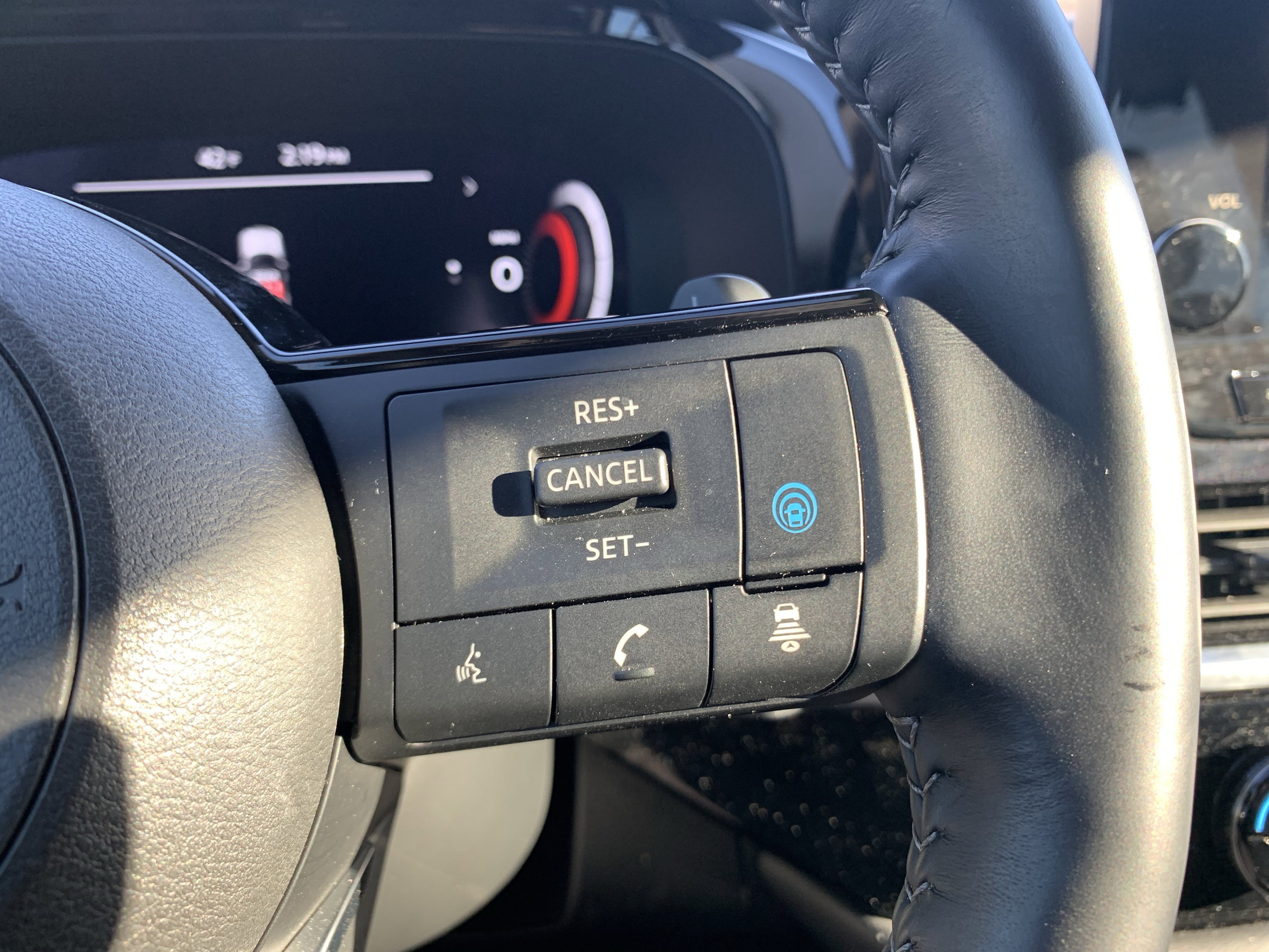 Used 2024 Nissan Pathfinder Platinum w/ Cargo Package image 20