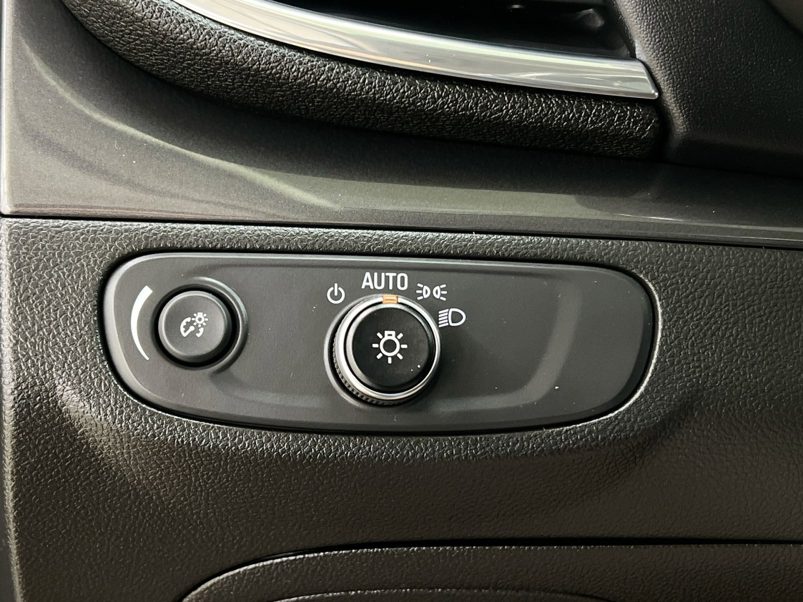 Used 2020 Buick Encore Preferred w/ Safety Package image 37