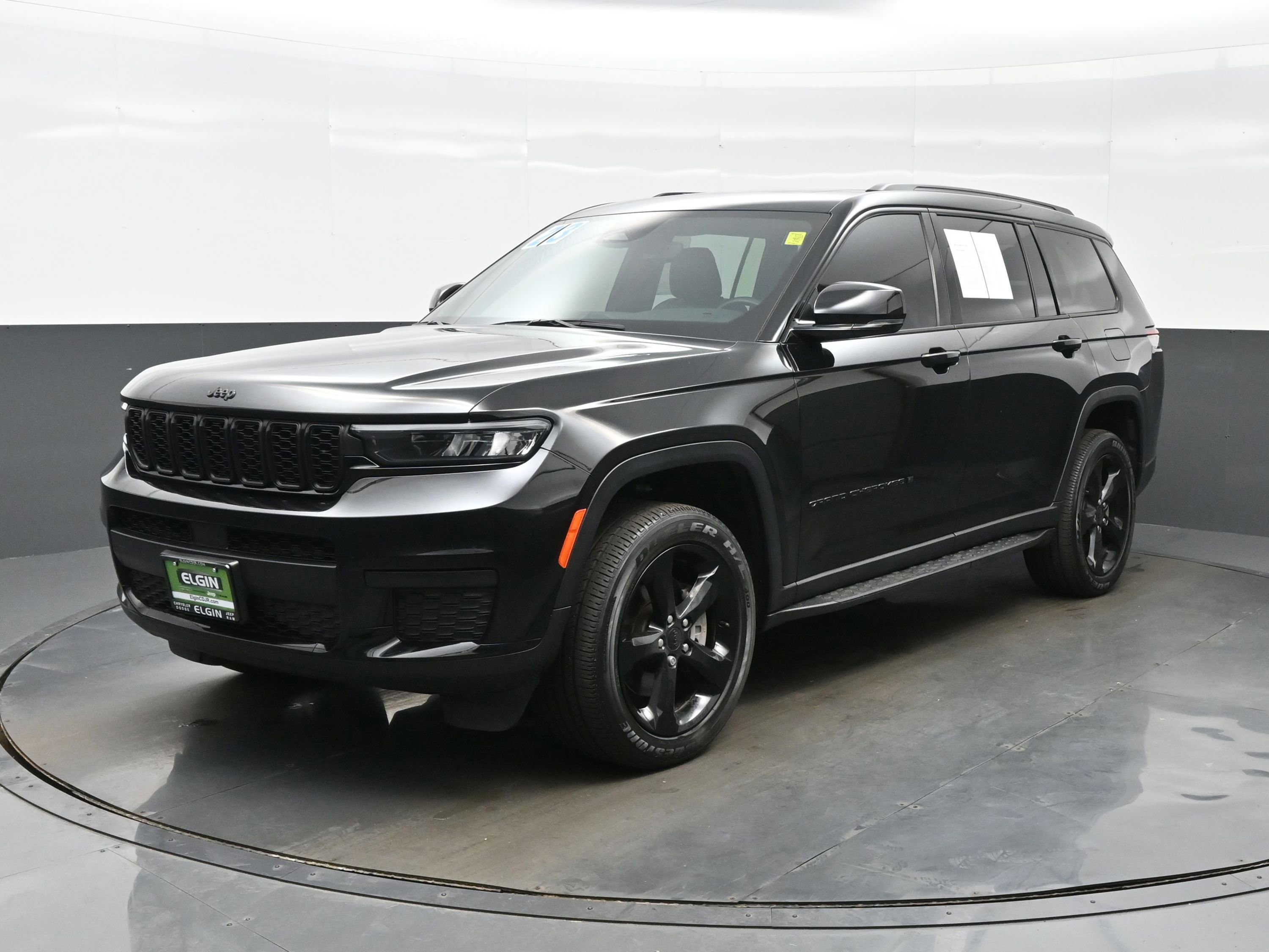 Used 2023 Jeep Grand Cherokee L Laredo image 2