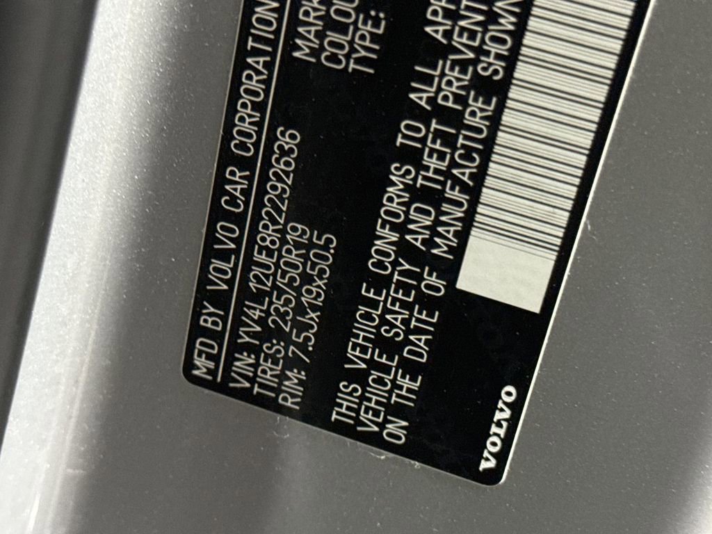 Used 2024 Volvo XC40 B5 Plus image 28