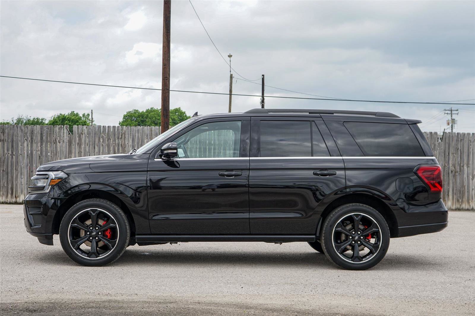 Used 2023 Ford Expedition Limited image 7