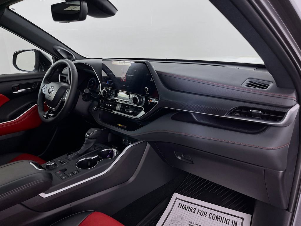 Used 2025 Toyota Highlander Limited AWD/4WD image 38