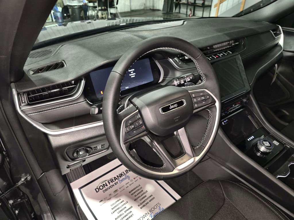 New 2025 Jeep Grand Cherokee L Laredo image 20