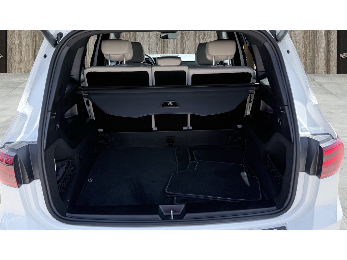 Used 2025 Mercedes-Benz GLB 250 image 11