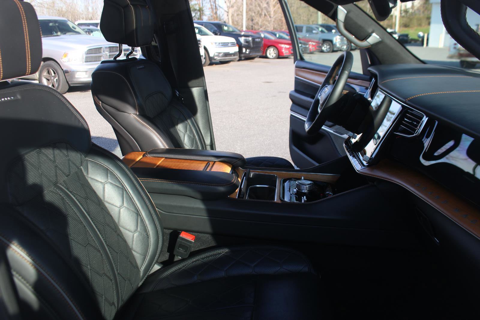 Used 2024 Jeep Grand Wagoneer L Series III image 41