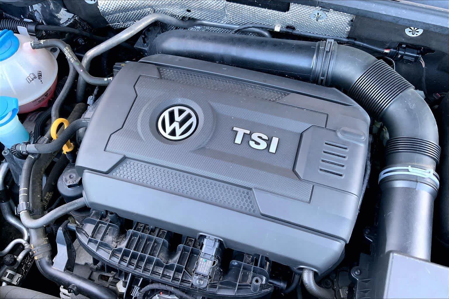 Used 2017 Volkswagen Beetle 1.8T Classic FWD image 30