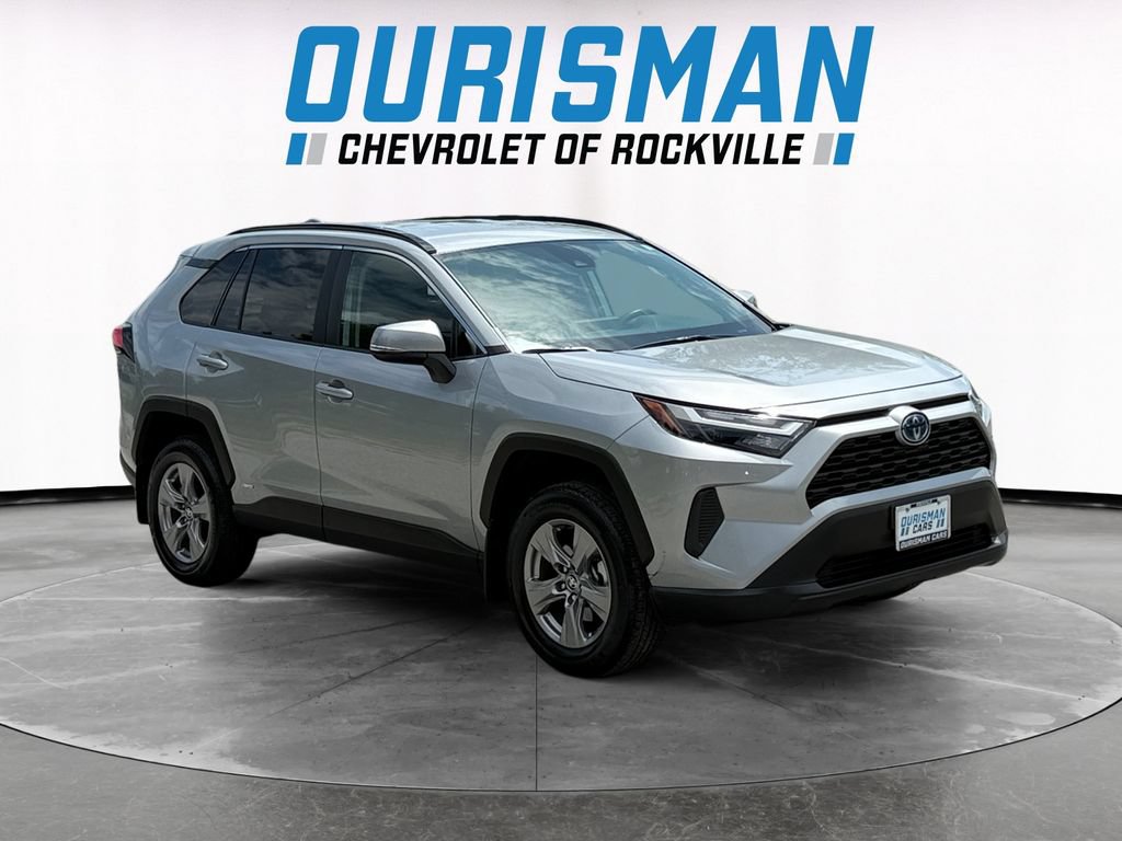 Used 2024 Toyota RAV4 XLE AWD/4WD image 1