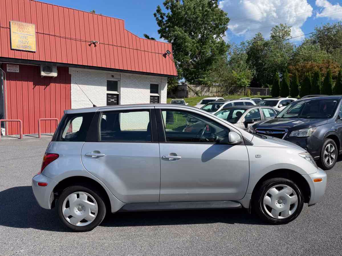 Used 2004 Scion xA FWD image 8