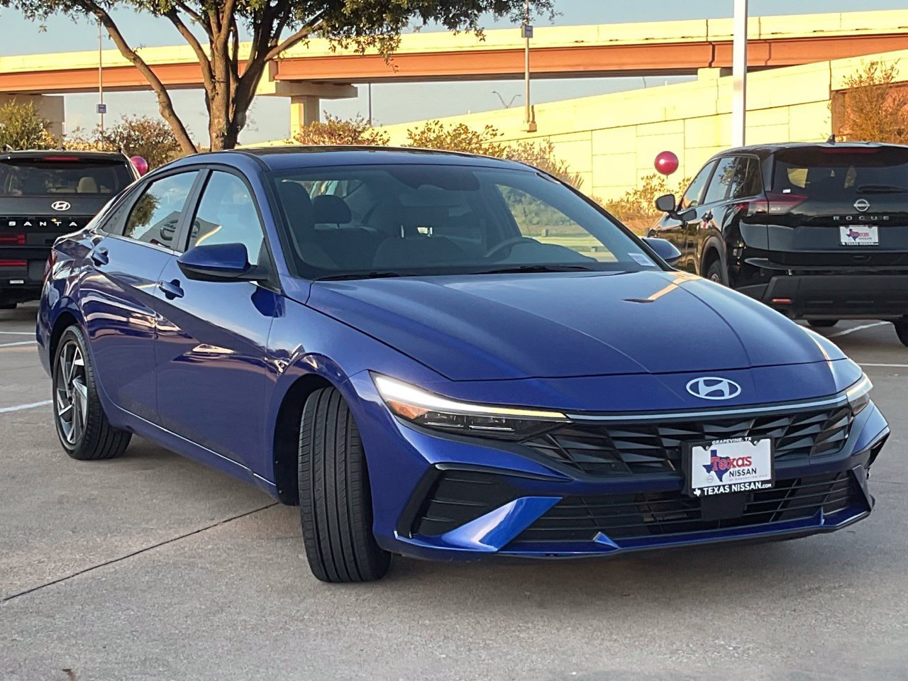 Used 2025 Hyundai Elantra SEL FWD image 3
