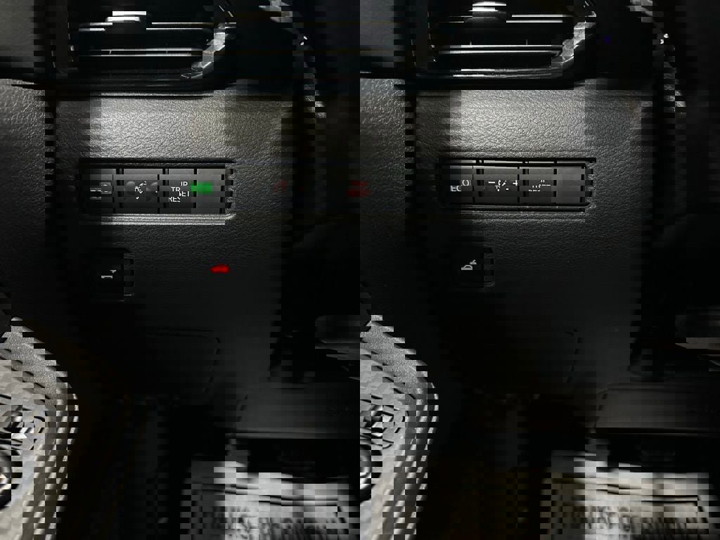 Used 2025 Nissan Sentra SV image 17