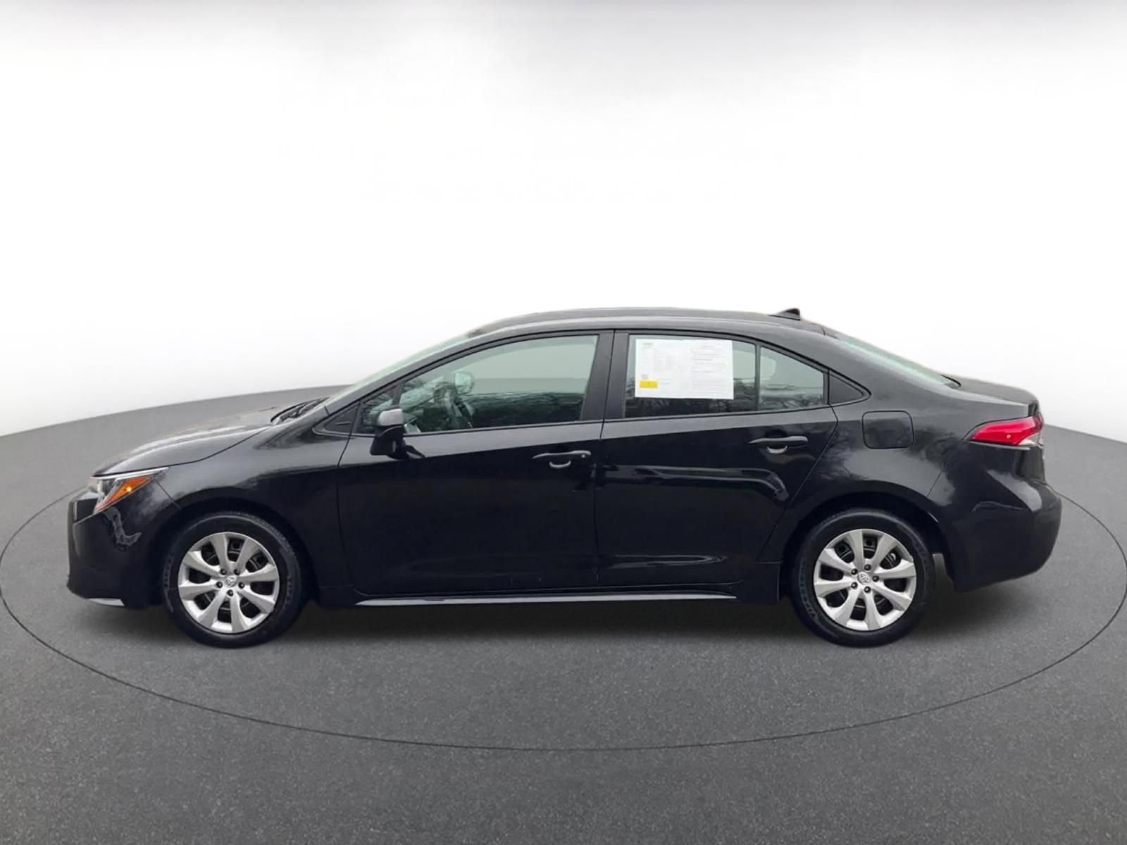 Used 2025 Toyota Corolla LE image 9