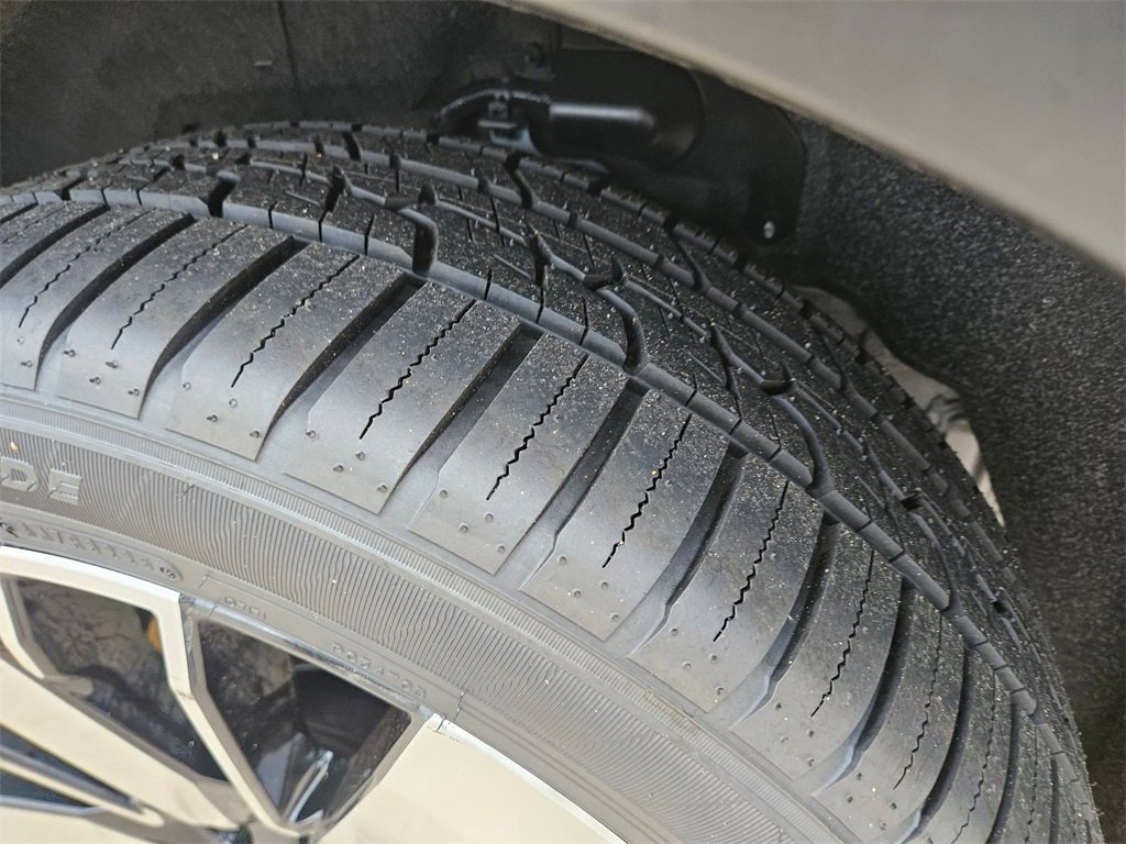 Used 2025 Mitsubishi Outlander SE image 30