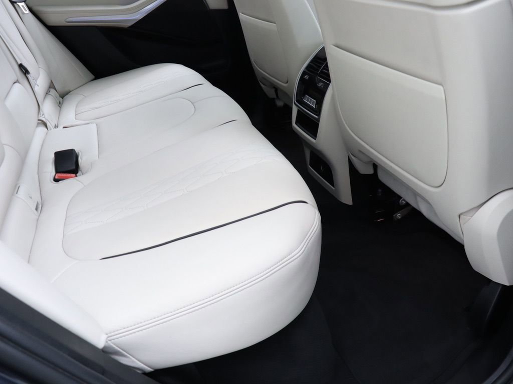 Used 2022 BMW X5 sDrive40i w/ M Sport Package image 32