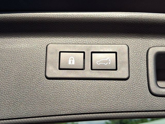 Used 2023 Subaru Forester Premium AWD/4WD image 30