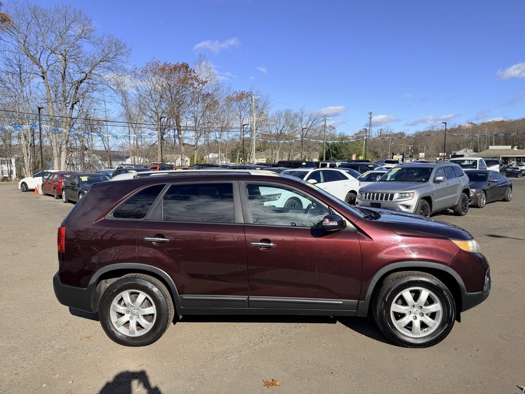 Used 2013 Kia Sorento LX w/ Convenience Pkg image 3