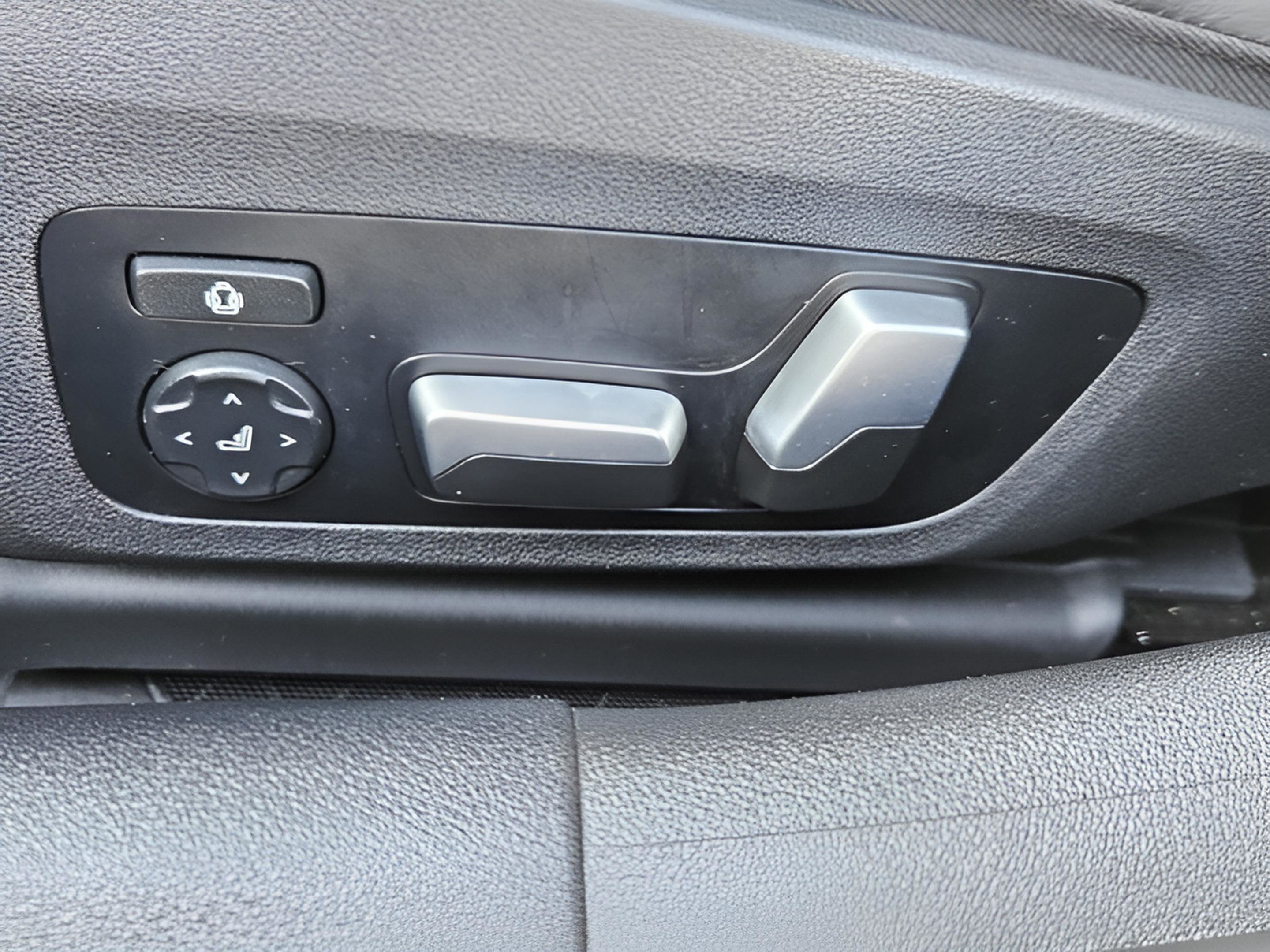 Certified 2025 BMW M850i xDrive image 9